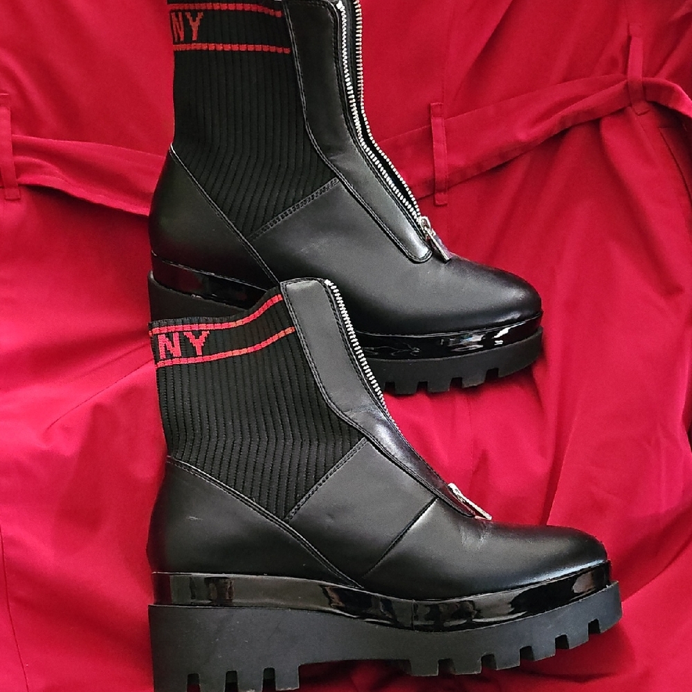 DKNY Chunky Black Zip Ankle Boots EUC S 9
